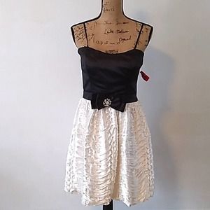 Trixxi Strapless Party Homecoming Formal Dress